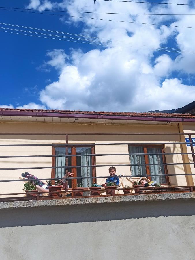 Guest House On V. Pshavela 50 Kazbegi Exterior foto
